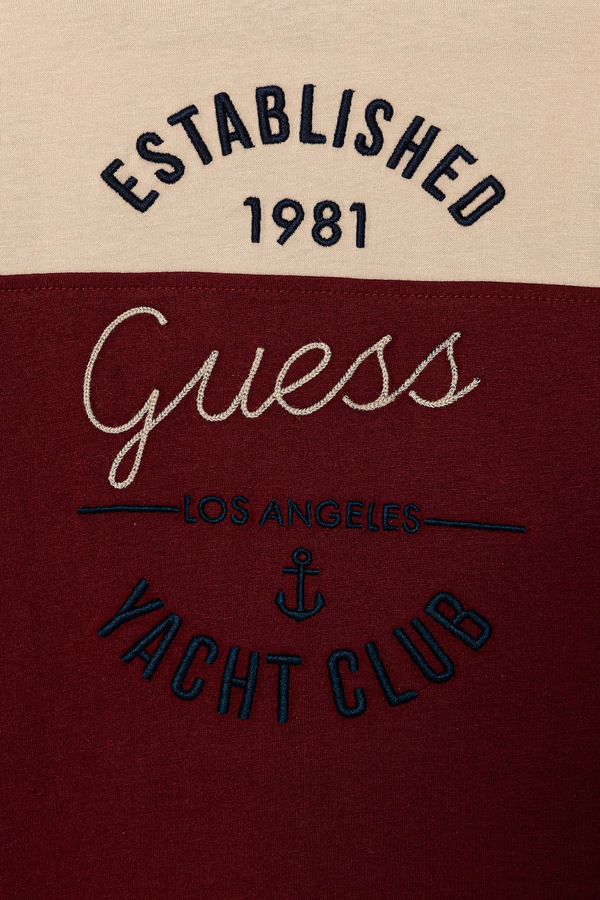 Детская хлопковая футболка Guess цвет бордовый фото 2
