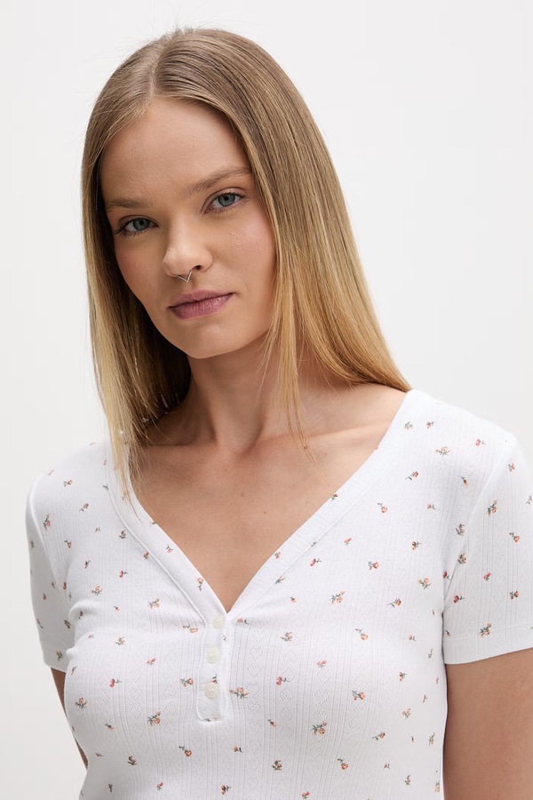 Футболка жіноча Guess Jeans колір білий фото 4