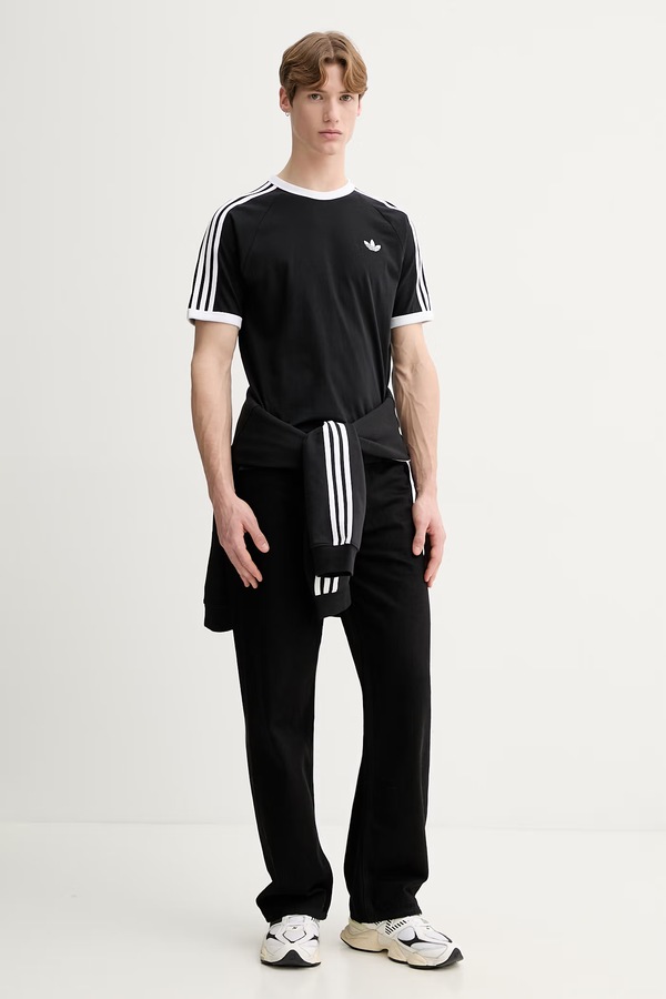 Хлопковая футболка adidas Originals цвет черный