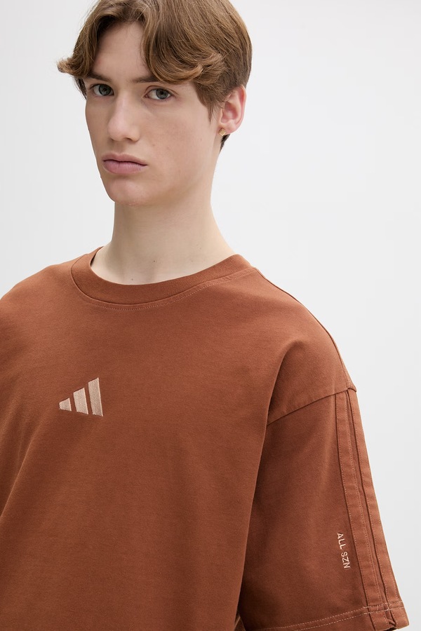 Бавовняна футболка adidas колір коричневий фото 4