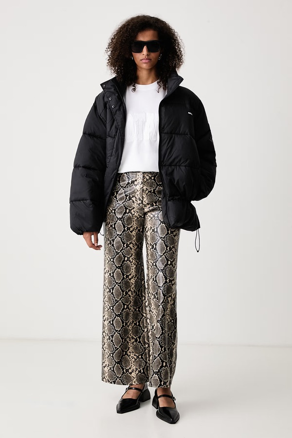 Стьобана куртка жіноча Rotate колір чорний фото 2