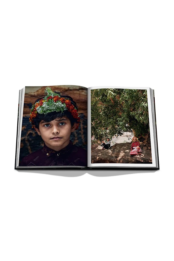 Assouline book Saudi Arabia: Flower Men by Bruno Doucey, English 9781649800862