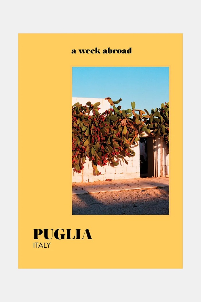 Книга A Week Abroad Puglia,English жълт AWA1002