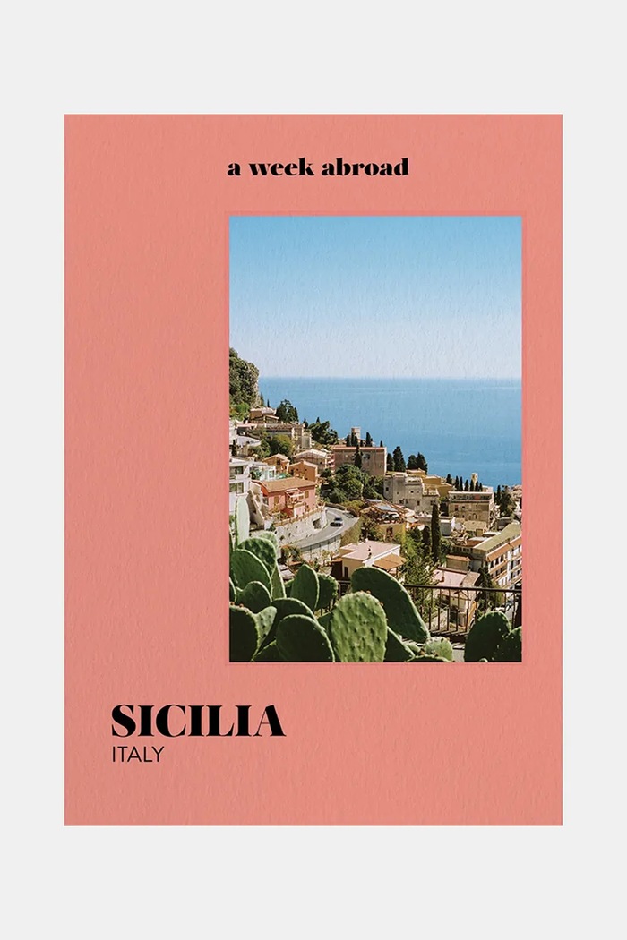 Kniha A Week Abroad Sicilia, English červená AWA1007