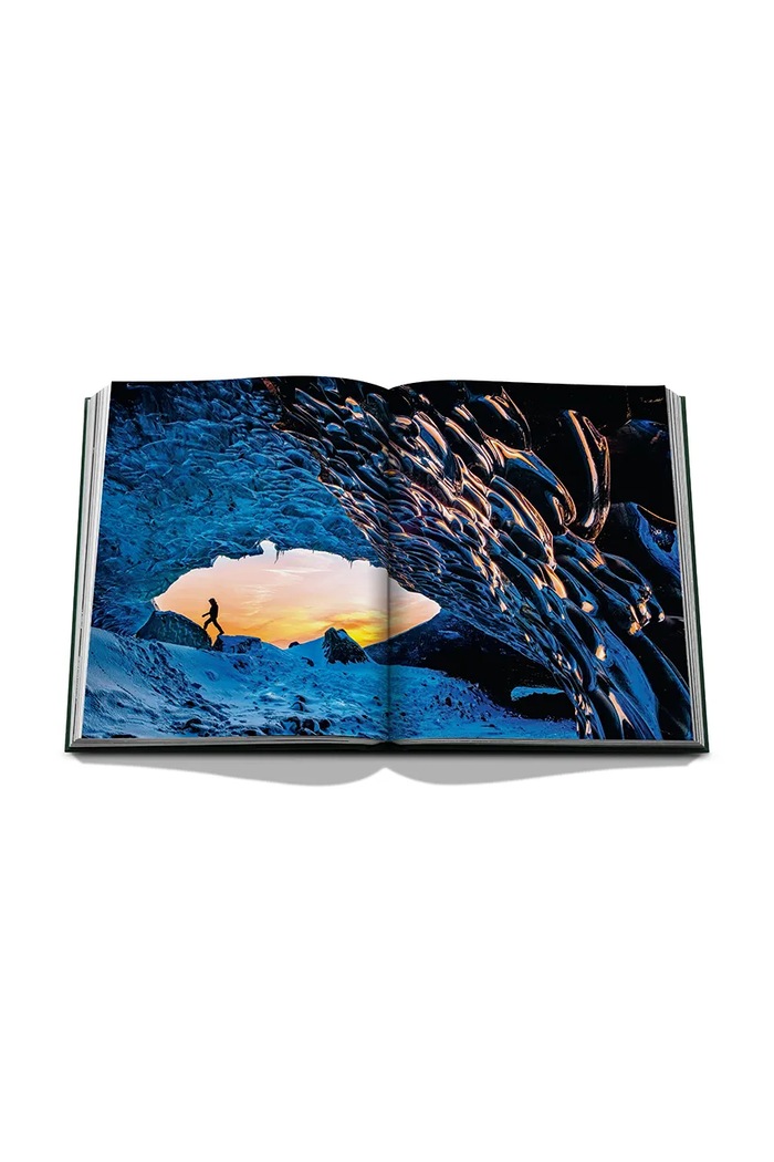 Kniha Assouline Iceland Epic by Erika Owen, English vícebarevná 9781649804471