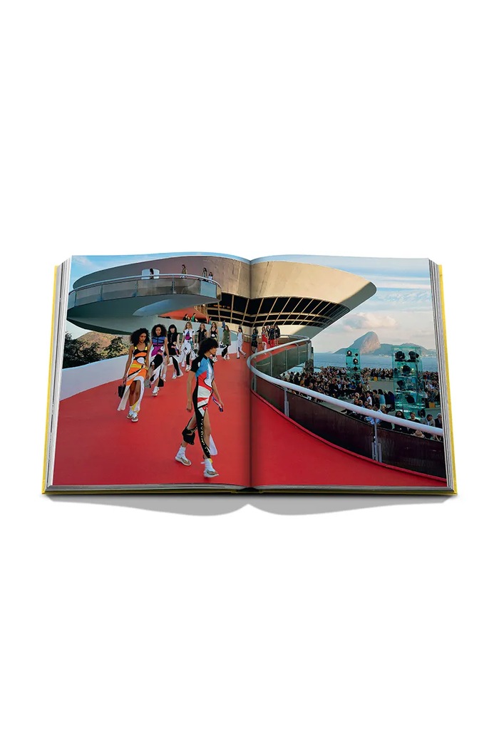 Assouline libro From Louis to Vuitton, English 9781649803955