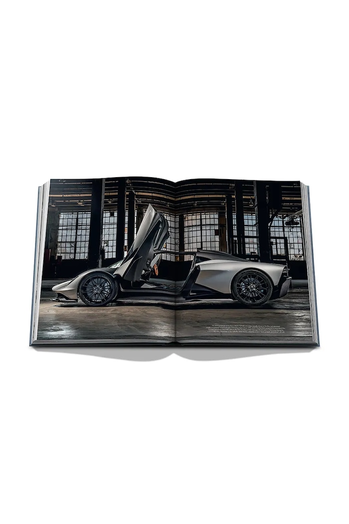Kniha Assouline James Bond Cars by Chris Corbould, English 9781649804976