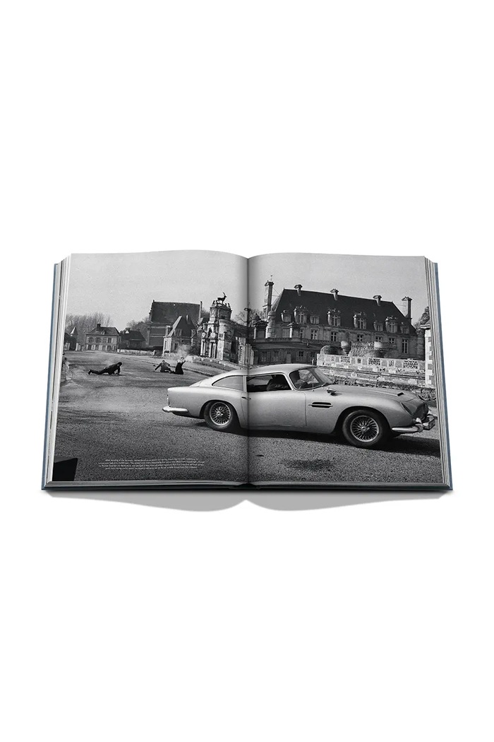 Kniha Assouline James Bond Cars by Chris Corbould, English 9781649804976