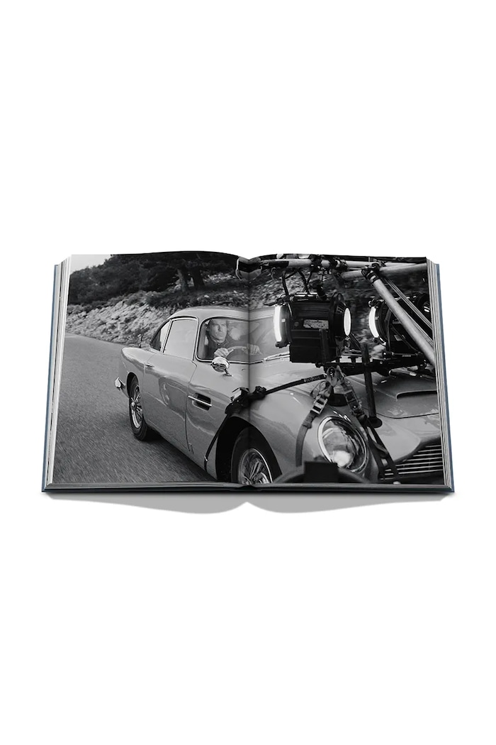 Kniha Assouline James Bond Cars by Chris Corbould, English 9781649804976