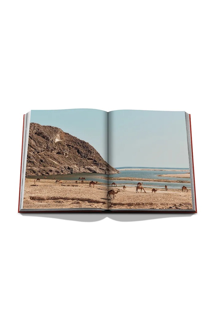 Assouline książka fotograficzna Oman Odyssey, Bérénice Geoffroy-Schneite 9781649805867