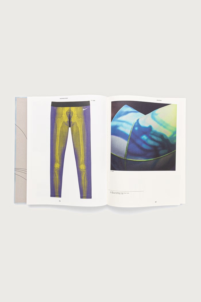 Książka Look Good, Feel Good, Play Good - Nike Apparel, Maisie Skidmore, Nike PH1358 niebieski AA00