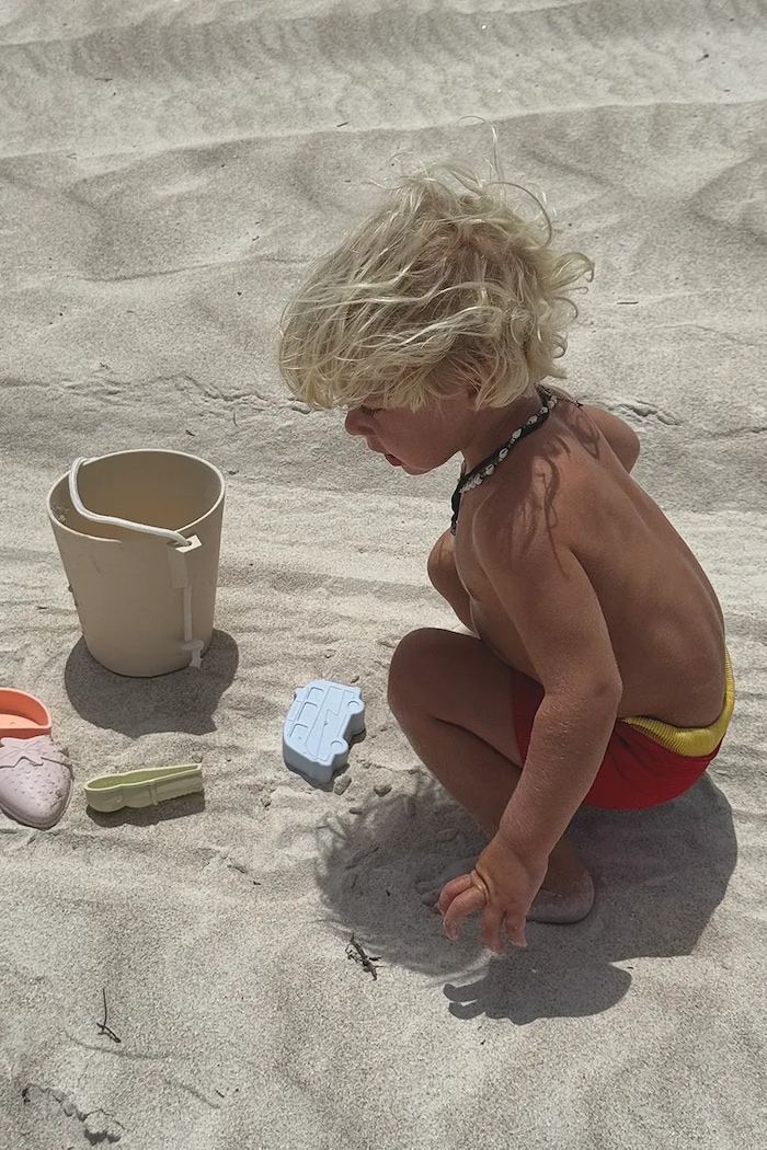 Set igračaka za pješčanik SunnyLife Silicone Bucket & Spade Set App 6-pack S51SSBML šarena
