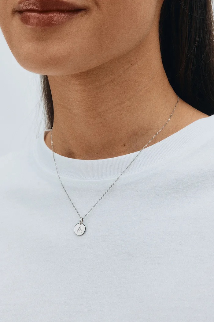 Doplňky EDBLAD přívěsek dámský z nerezové oceli bez kamene A-Ö Charm K 116626K stříbrná