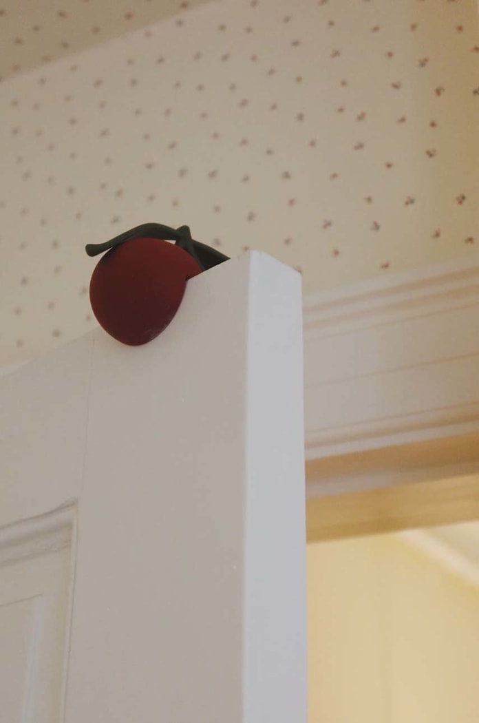 Zarážka na dvere Konges Sløjd DOOR STOP CHERRY burgundské KS3979