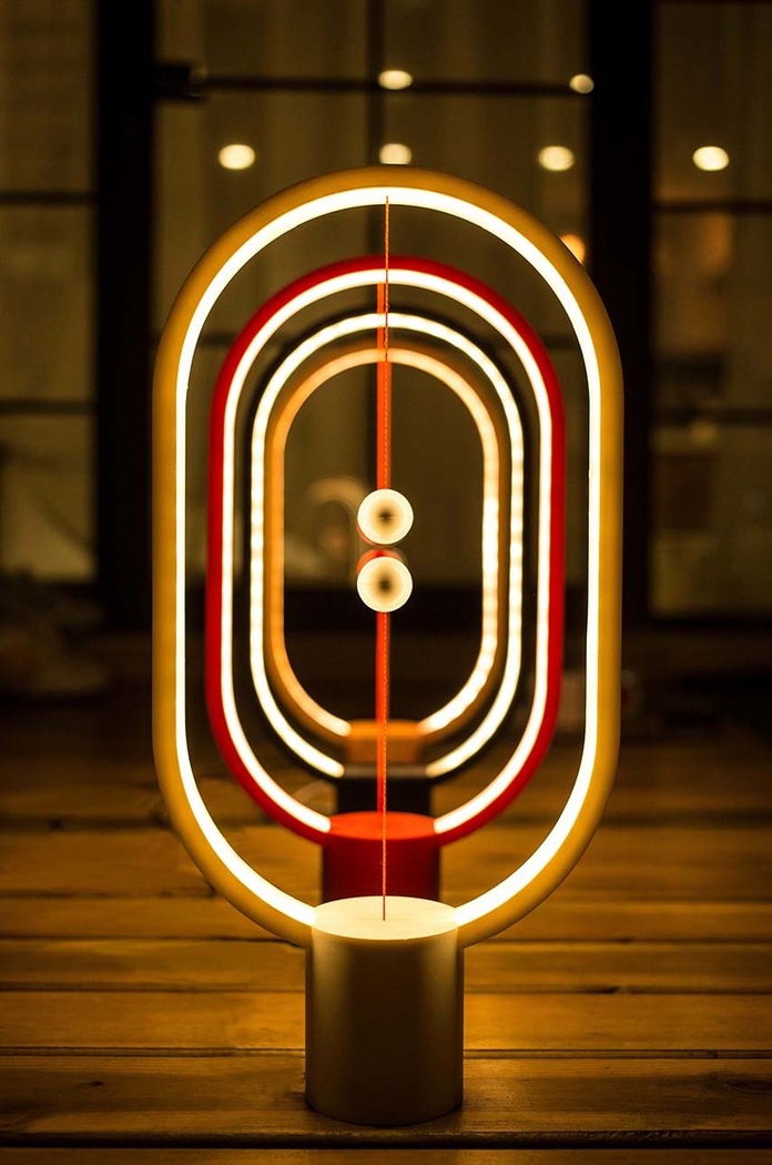 Allocacoc - Επιτραπέζιο φωτιστικό Heng Balance Lamp καφέ DH0037LW/HBLEUB