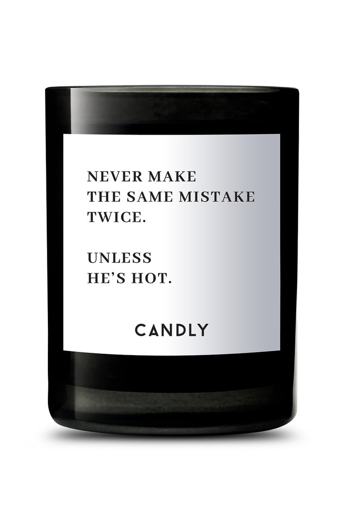 Candly Mirisna svijeća od sojinog voska Never Make the Same Mistake Twice. Unless He's Hot crna No2NMT