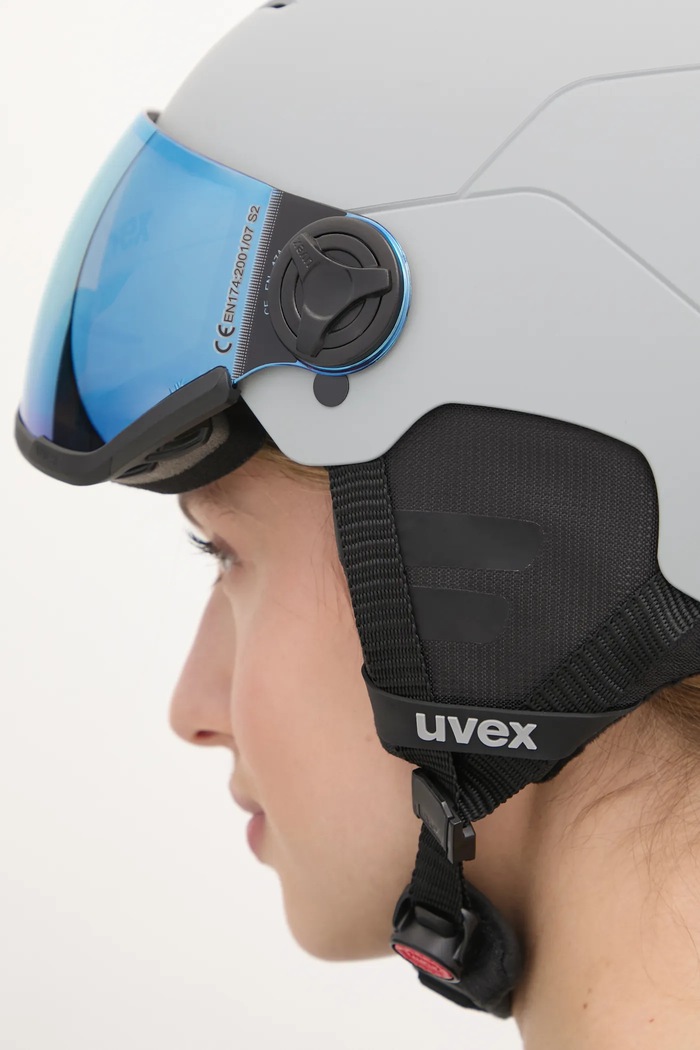 Lyžařská přilba Uvex Wanted Visor 56.6.262