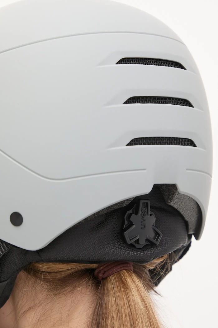 Lyžařská přilba Uvex Wanted Visor 56.6.262