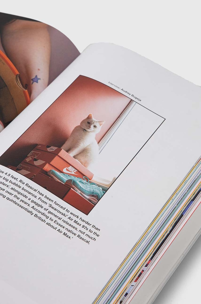 Taschen GmbH book Sneaker Freaker. World's Greatest Sneaker Collectors by Simon Wood, English 9783836596299 multicolor AA00