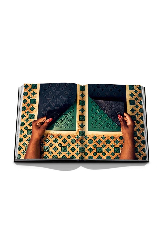 Assouline książka Louis Vuitton Manufacture by Nicholas Foulkes, English 9781649800763