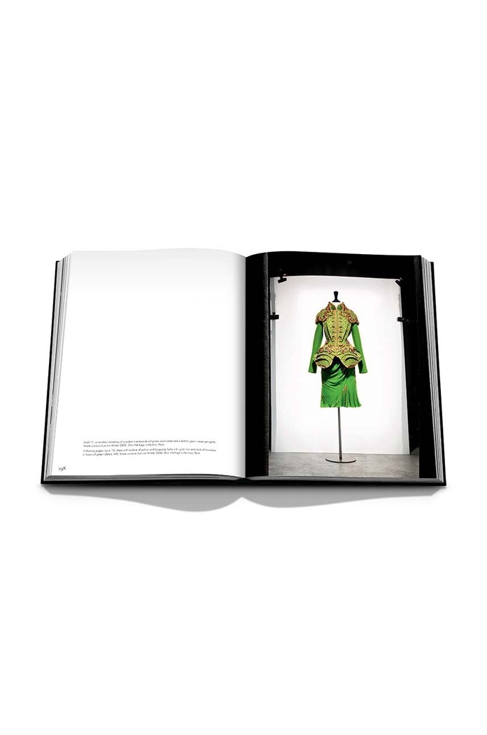 Knížka Assouline Dior by John Galliano, English 9781614287605