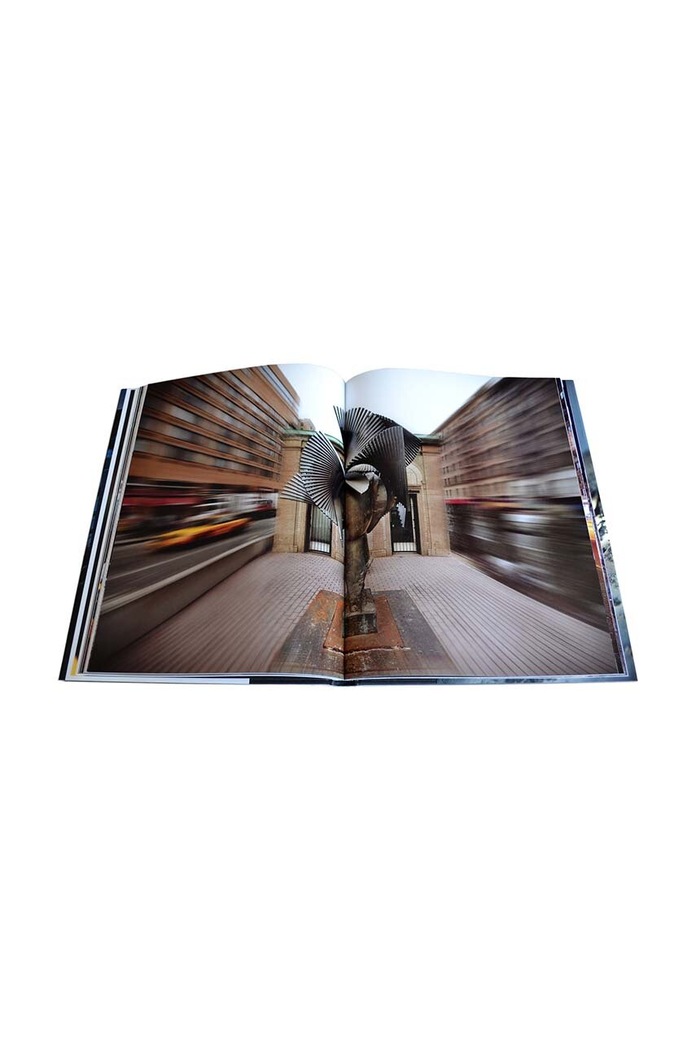Assouline könyv Manolo Valdes: Broadway by James T. Murray, English többszínű 9781614280033