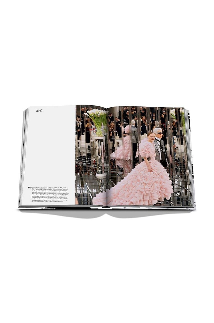 Knížka Assouline Chanel: The Legend of an Icon by Alexander Fury, English 9781649803443