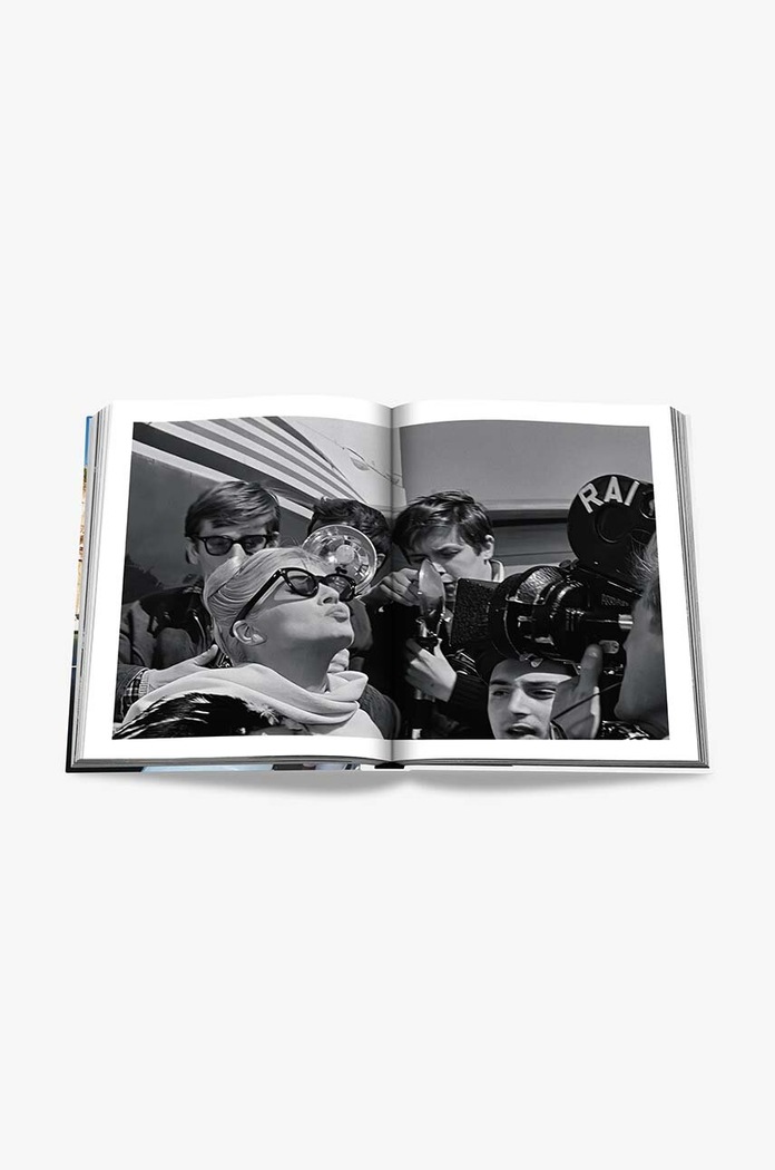 Knížka Assouline Dolce Vita by Cesare Cunaccia, English vícebarevná 9781649803016