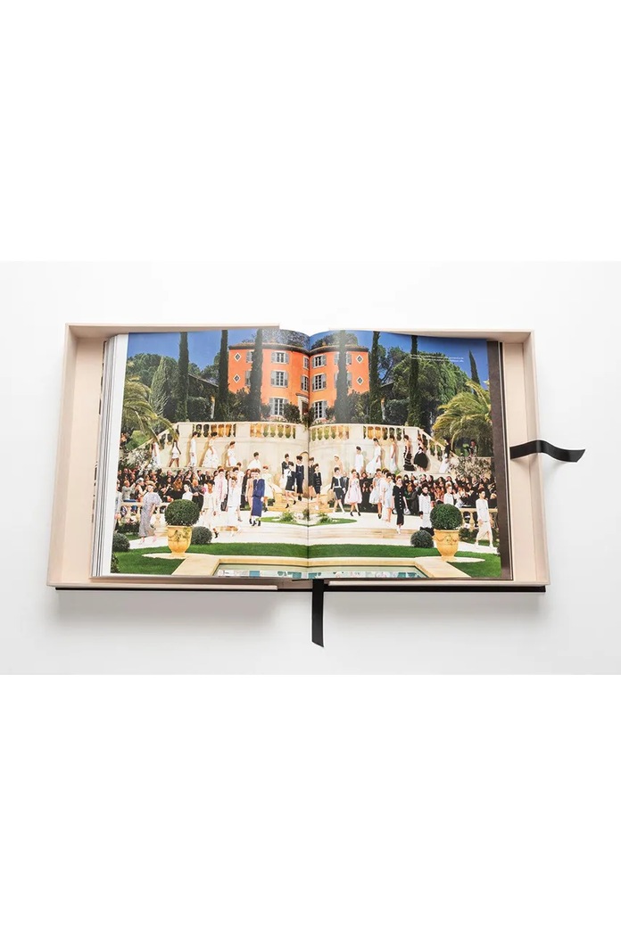 Kniha Assouline Chanel: The Impossible Collection by Alexander Fury, English 9781614288107