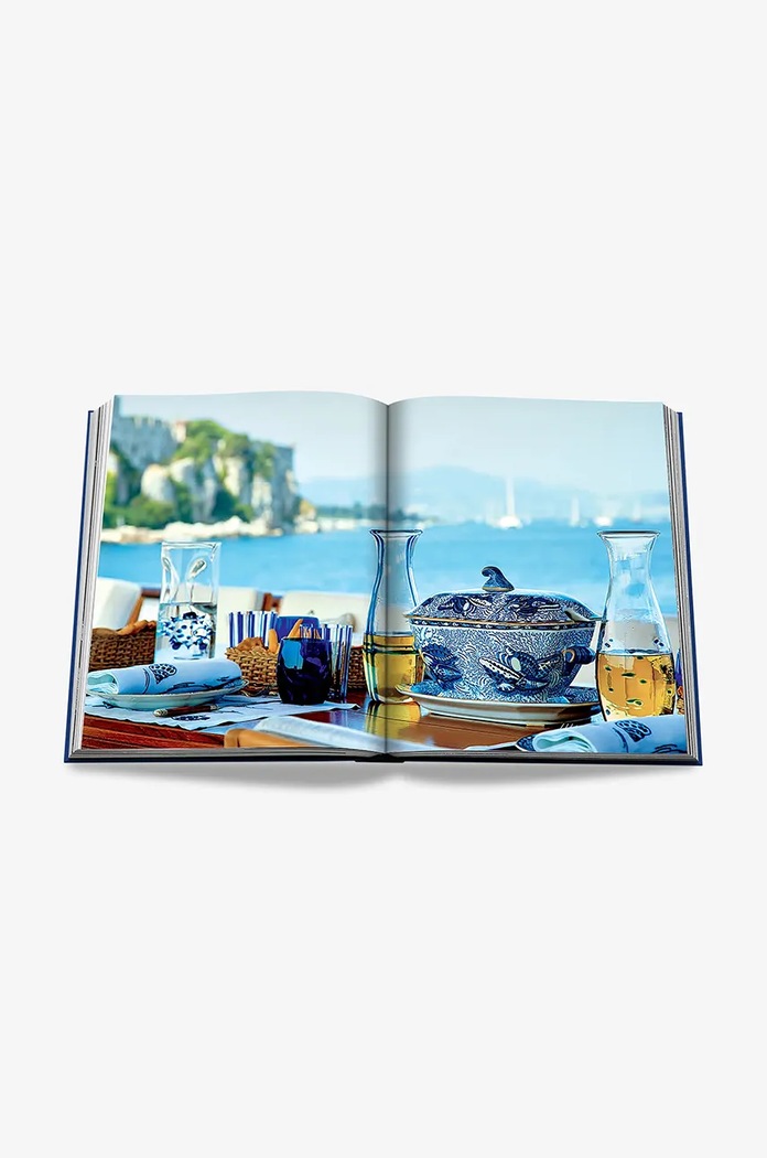 Kniha Assouline Valentino: At the Emperor's Table by Valentino Garavani, English 9781614282938 viacfarebná
