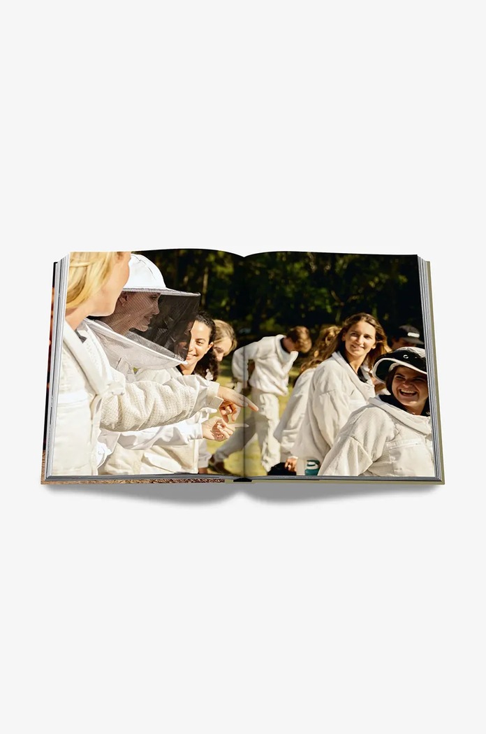 Книга Assouline Guerlain: An Imperial Icon by Laurence Benaim, English барвистий 9781649802163
