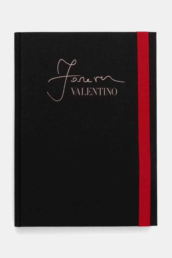 home & lifestyle książka Forever Valentino by Alexander Fury, English czarny 9788836654499