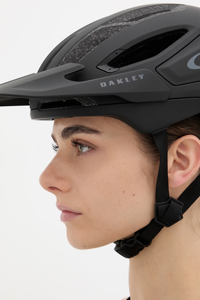 Oakley cyklistická helma DRT3 TRAIL EUROPE FOS900633