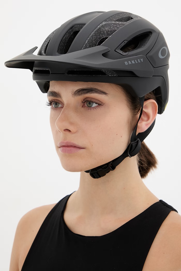 Doplňky Oakley cyklistická helma DRT3 TRAIL EUROPE FOS900633 černá