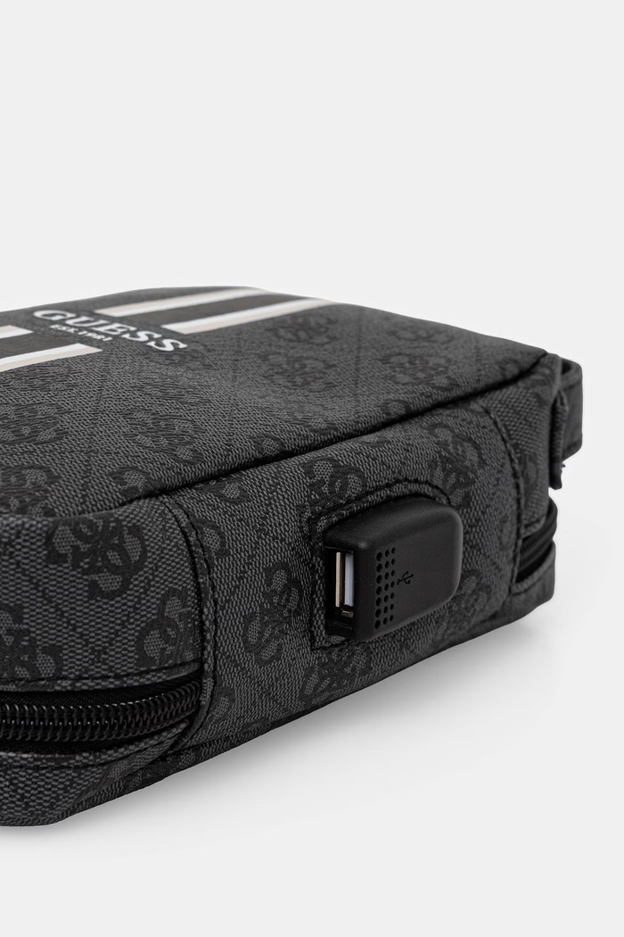 Akcesoria Guess organizer na kable z imitacji skóry GUHBP4RPSK szary