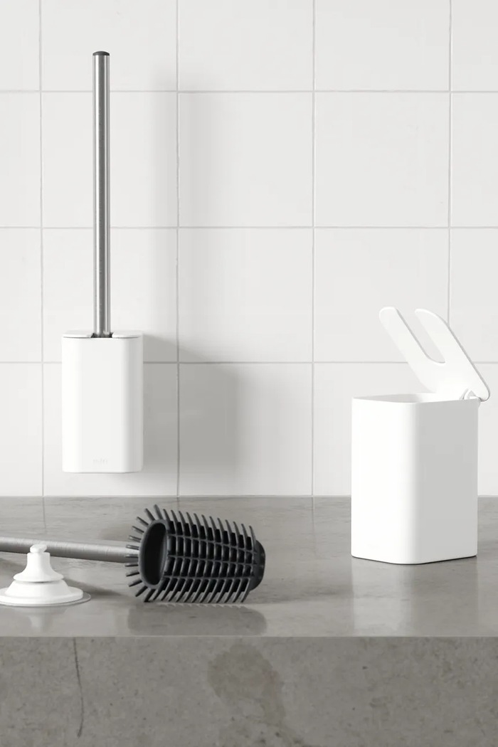 Umbra falra szerelhető wc kefe Flex Adhesive 17 cm 1021298.660