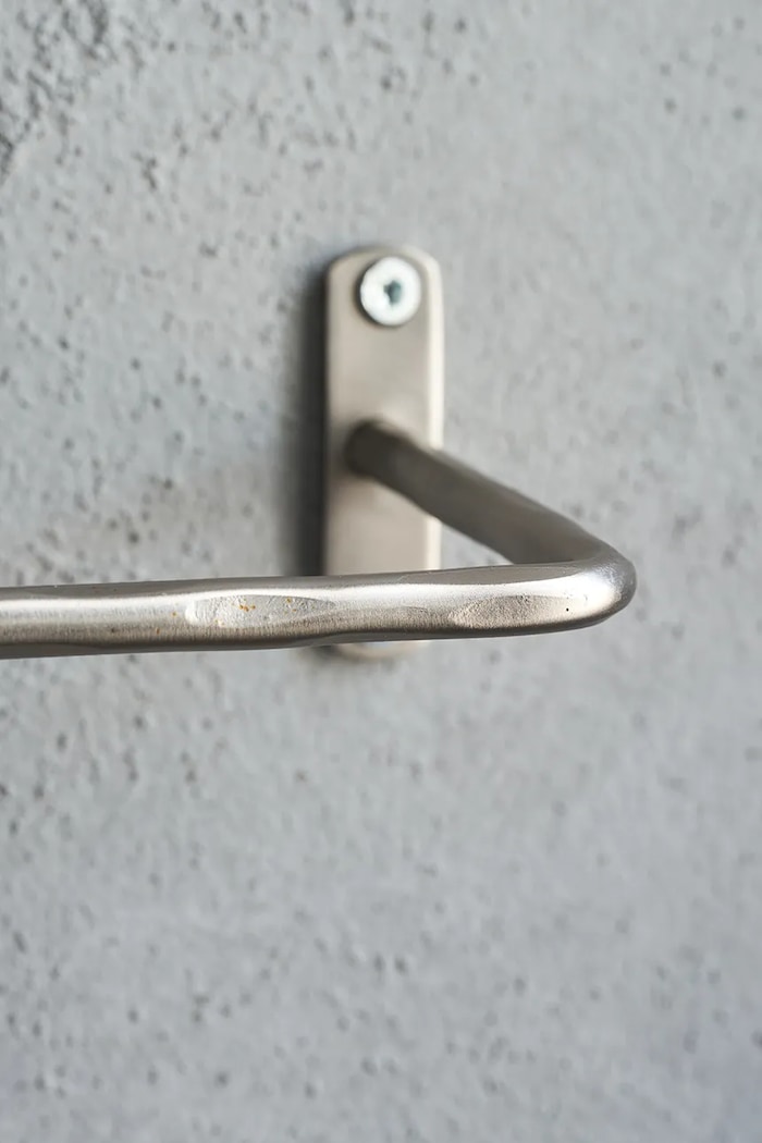 Fürdőszoba House Doctor törölközőtartó HDWelo 61,5 cm 205345014 szürke