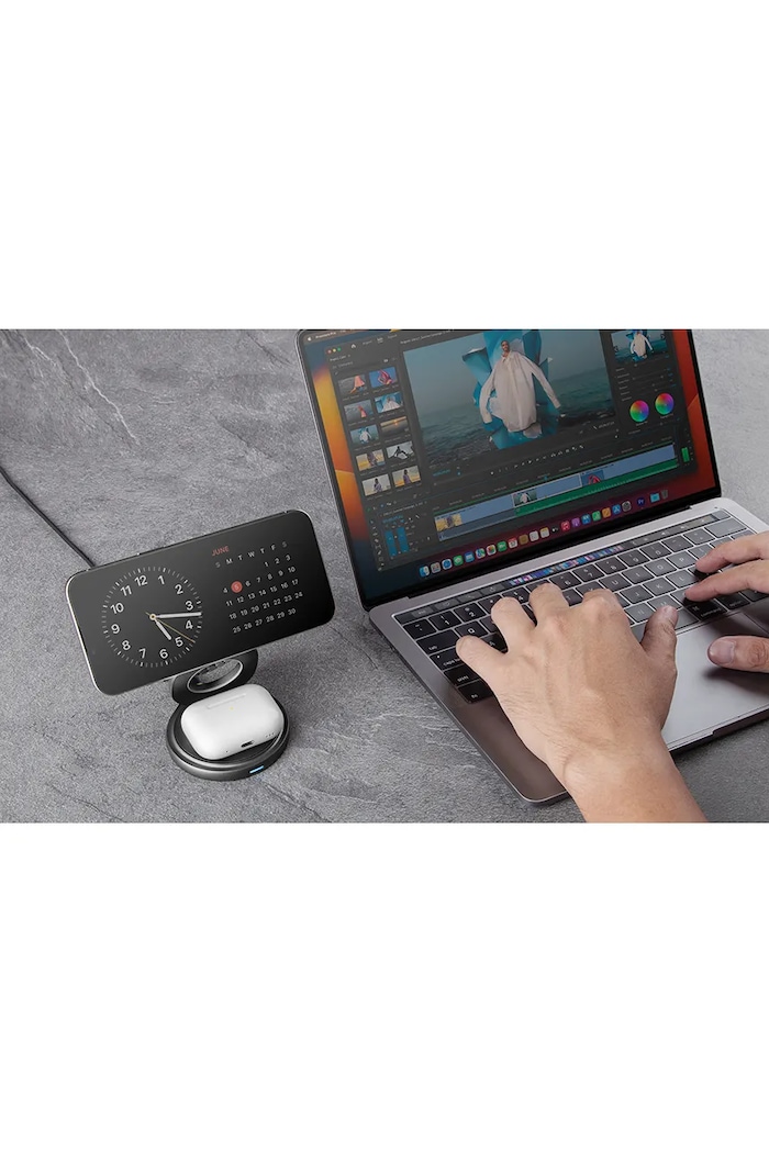 Indukční nabíječka Bazic 15W Fast Charging MagSafe GM.GYRE360.GUN