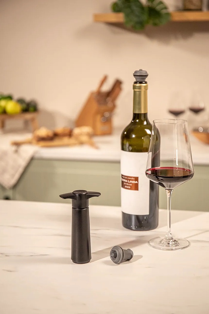 Вакуумна помпа и запушалка Vacu Vin Wine Saver 7,0 x 3,6 x 12,8 cm 0854460. черен AA00