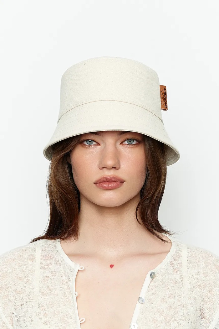 Bavlněný klobouk Ruslan Baginskiy Ruslan Baginskiy Logo Patch Bucket Hat bavlna béžová BCT035.C.FLTL
