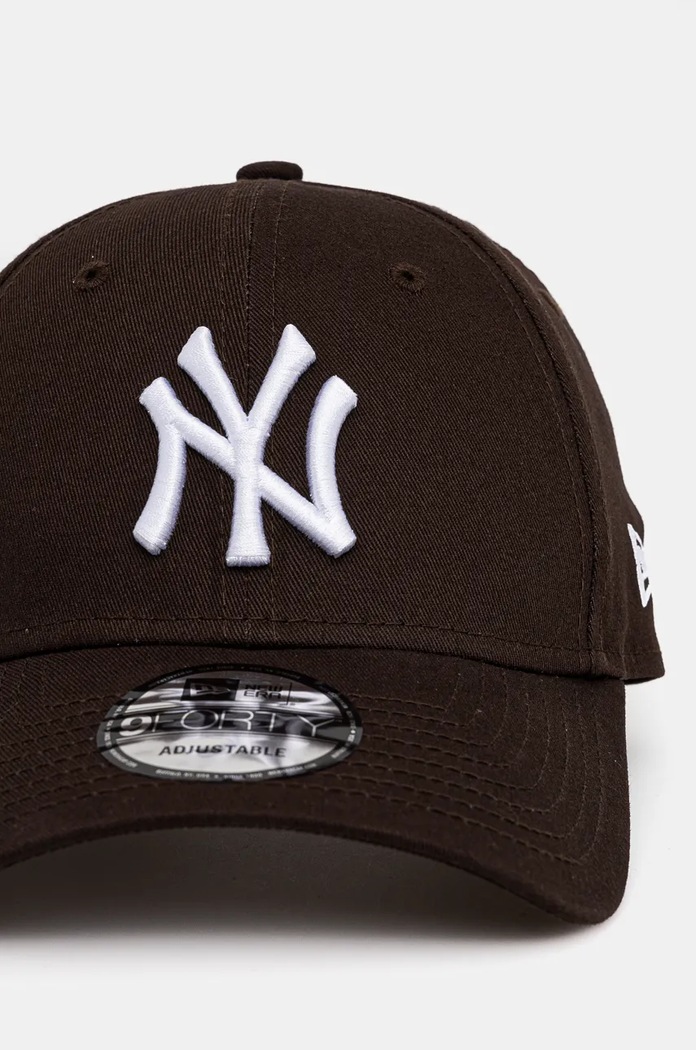 Βαμβακερό καπέλο του μπέιζμπολ New Era NEW YORK YANKEES LEAGUE ESSENTIAL 9FORTY® 60471458 καφέ AA00