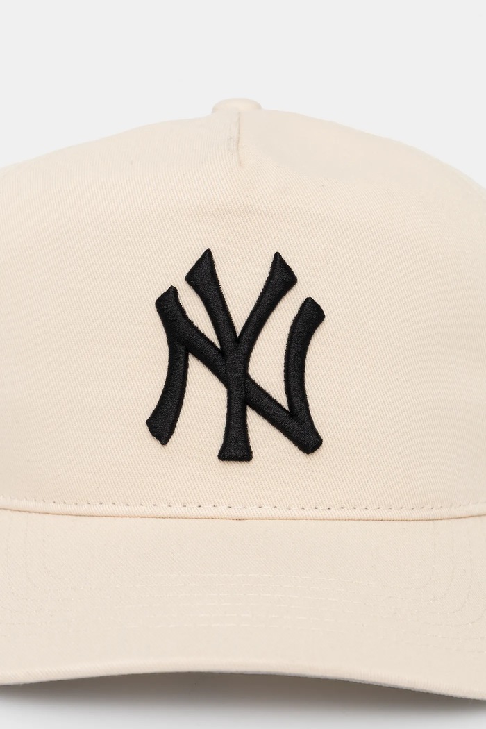 47 brand Czapka z daszkiem bawełniana MLB New York Yankees B.FHTCH17GWP.NTA beżowy AA00