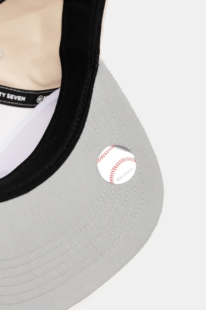 Czapka z daszkiem bawełniana MLB New York Yankees 47 brand B.FHTCH17GWP.NTA beżowy