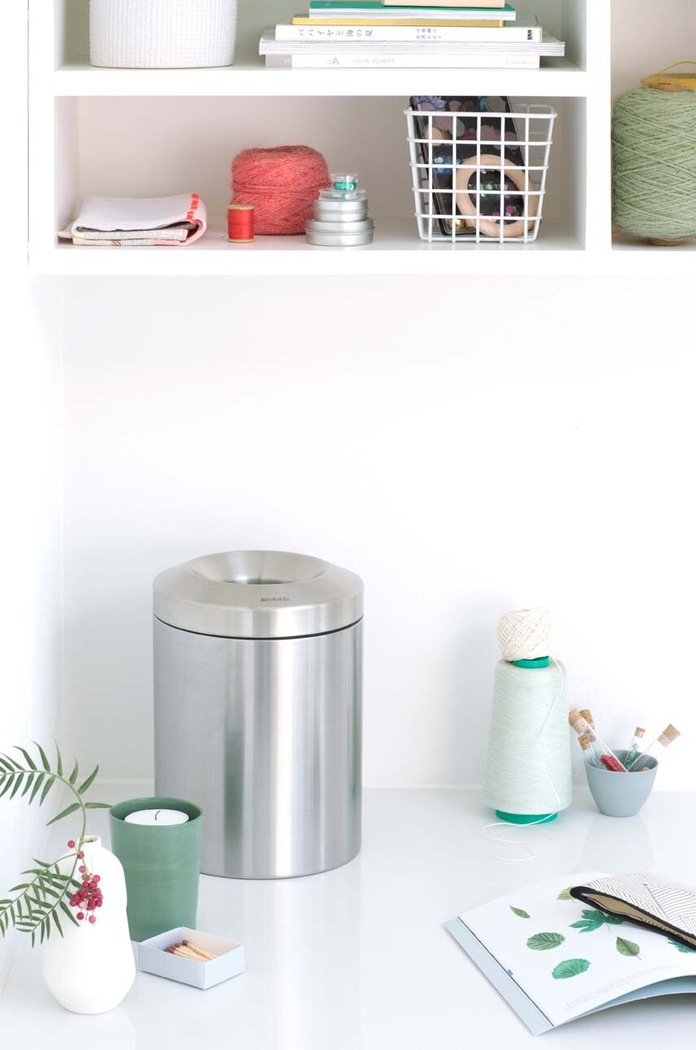 Brabantia kosz na śmieci samogaszący Matt Stell 7 L szary 378942