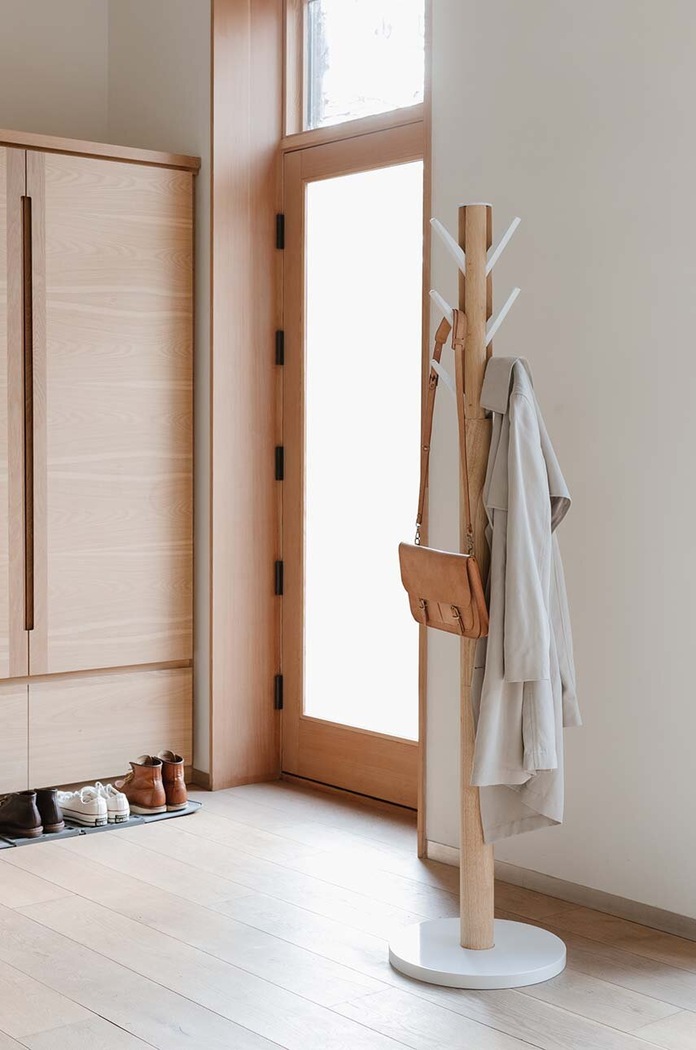 Vešiak na vrchné oblečenie Umbra Flapper Coat Rack 320361.668