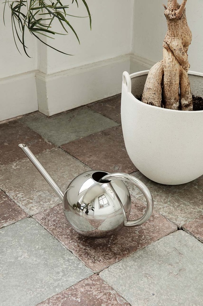 Kropicí konev ferm LIVING Orb 1104264793 šedá AA00