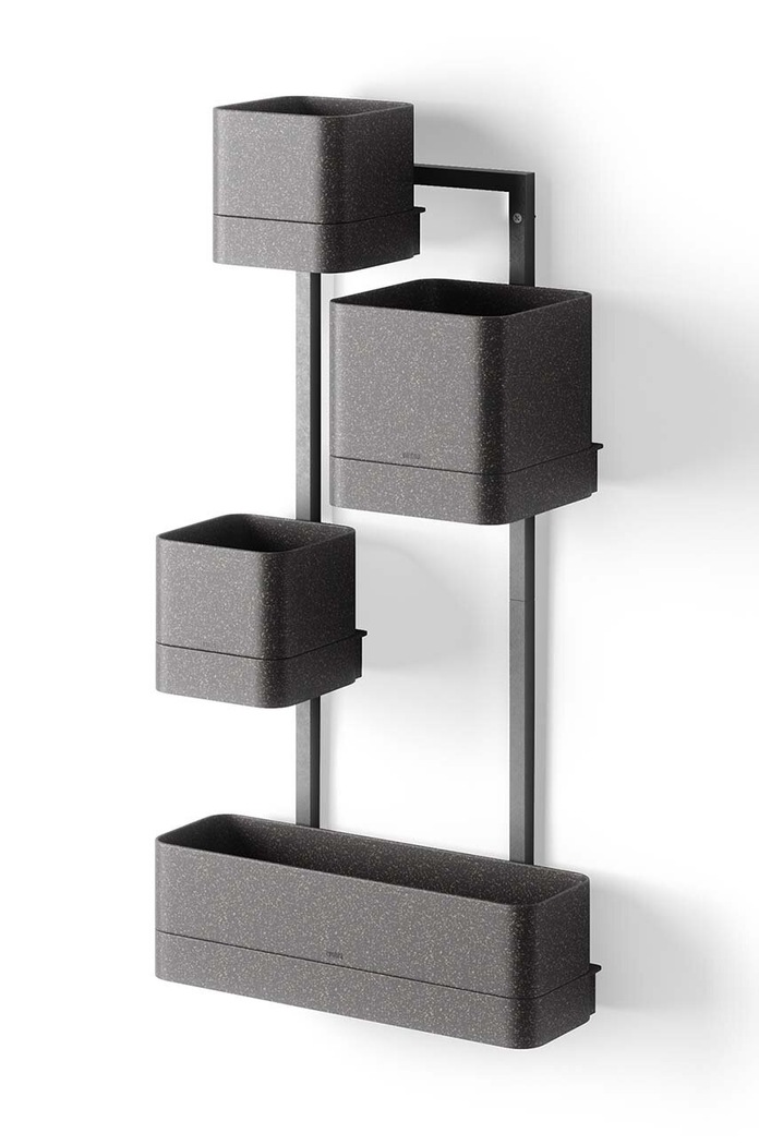 Sada nástenných kvetináčov Umbra Cubiko 35,6 x 72,6 cm 1018767.040 čierna AA00