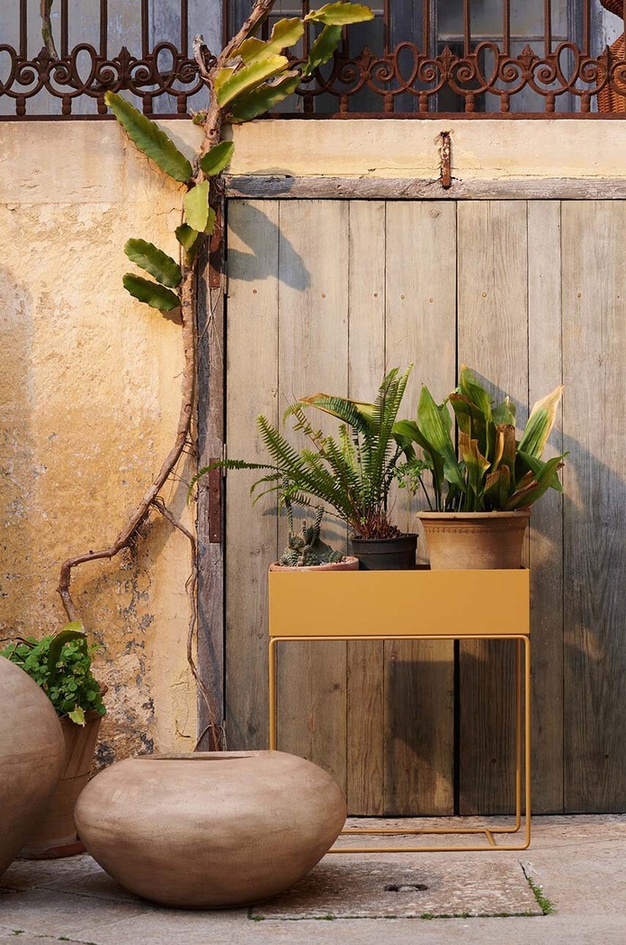Kvetináč s rámom ferm LIVING Plant Box 60 x 65 x 25 cm 1104267245 žltá AA00