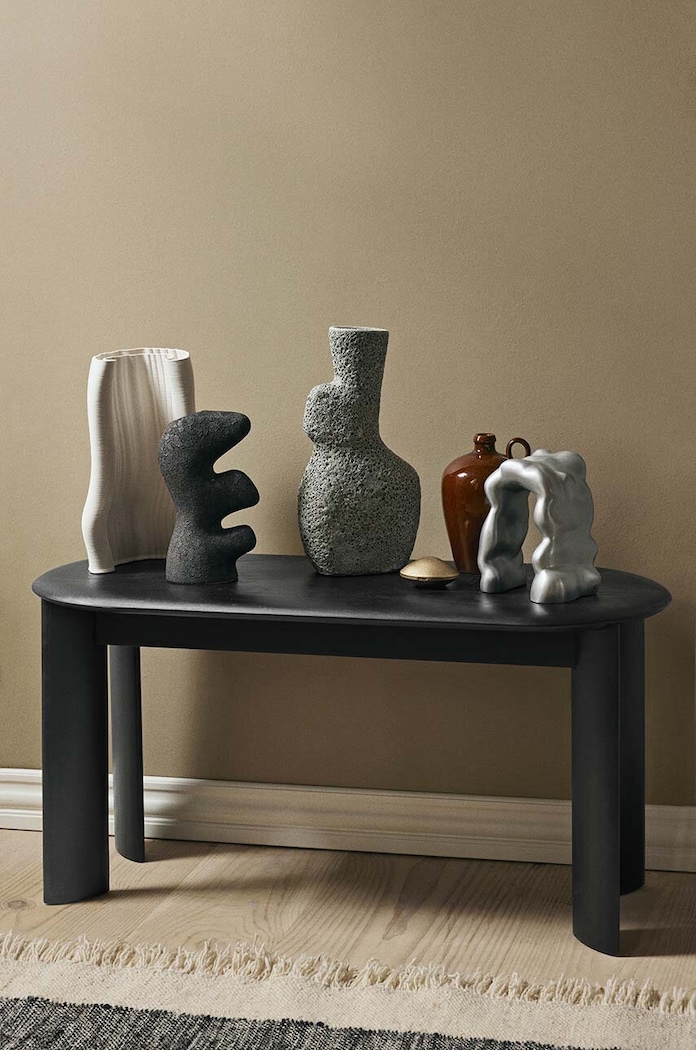 Ukrasna vaza ferm LIVING Yara Vase S 1104268185 crna AA00