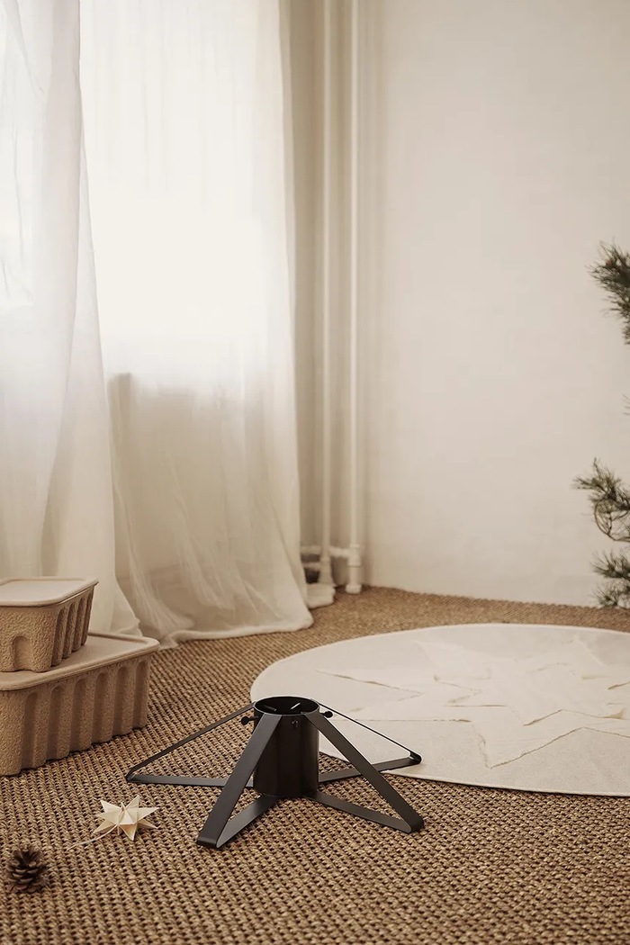 Stojan na vánoční stromeček ferm LIVING Tree Foot Ferm Living 24161 černá